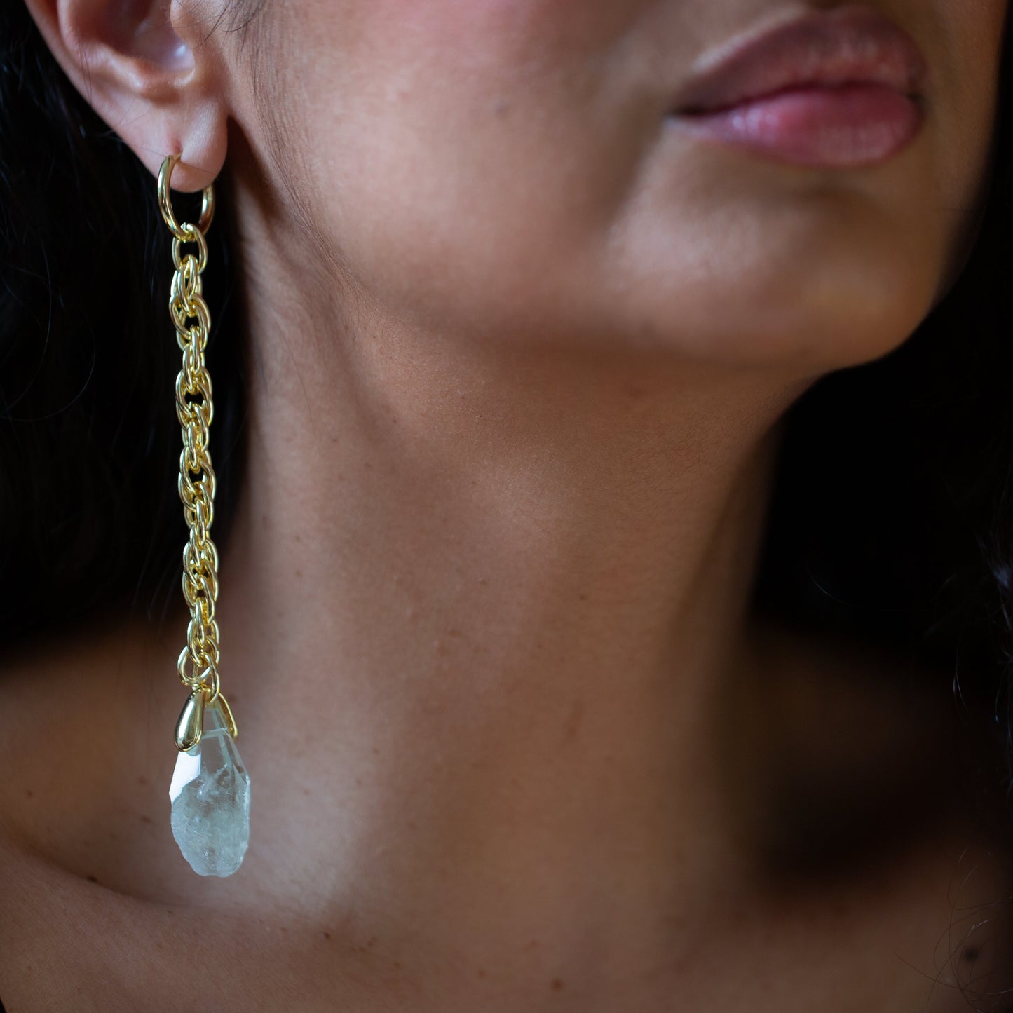 Boucles d'oreilles pierre de cristal de roche et chaîne d'or