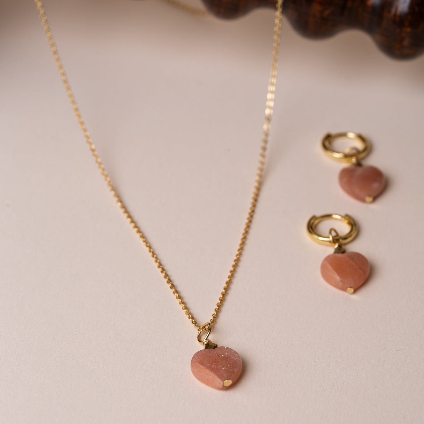 Collier Chaîne plaquée or - Pendentif en forme de coeur Pierre de Soleil