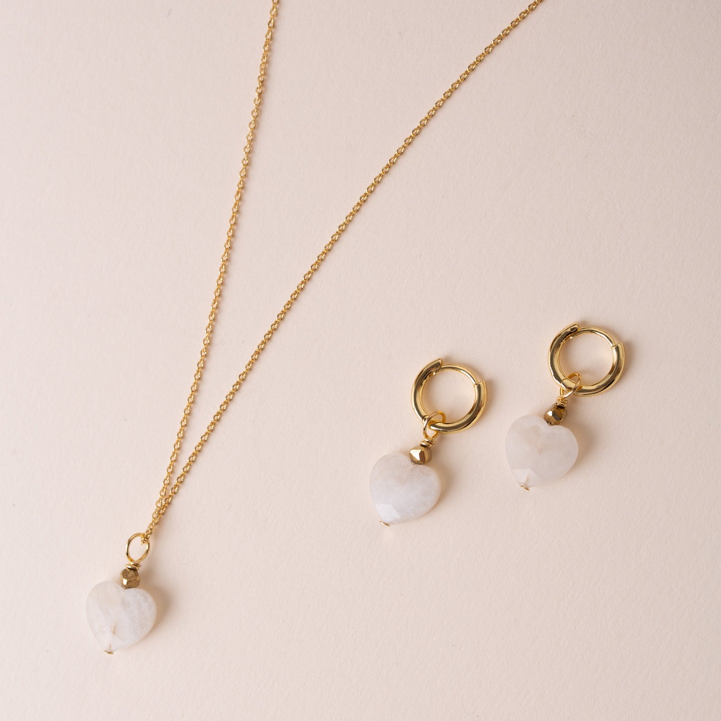 Collier Chaîne plaquée or - Pendentif en forme de coeur Pierre de Lune