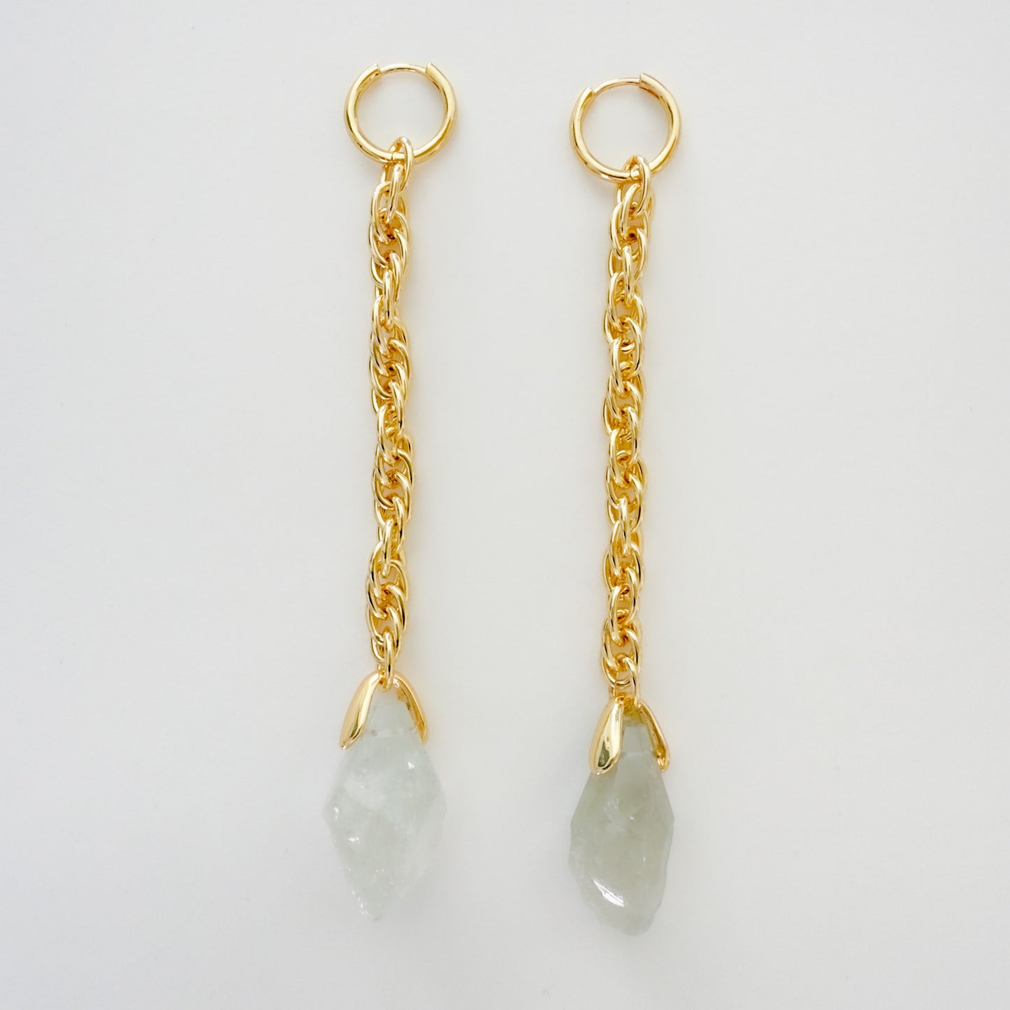 Boucles d'oreilles pierre de cristal de roche et chaîne d'or