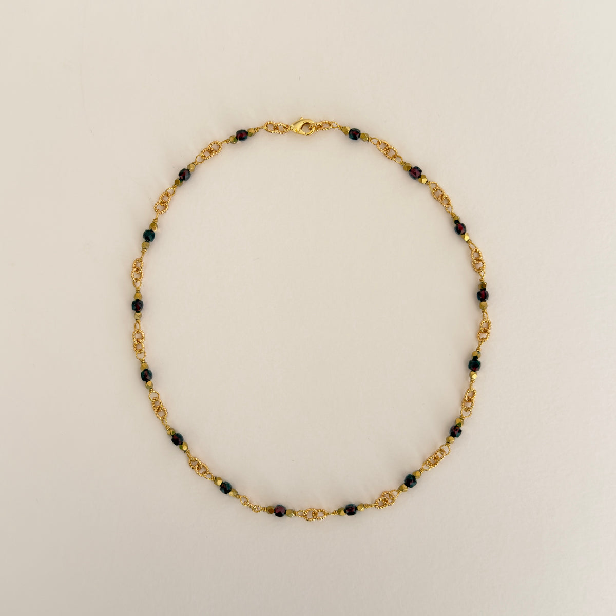 Collier chaîne grenat, perles 4 mm, plaqué or 43 cm — RÉALISE Paris