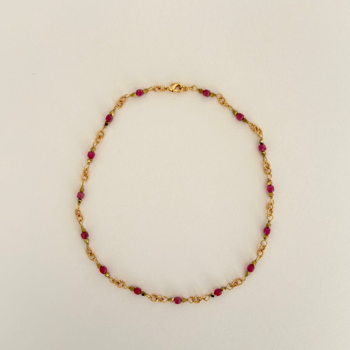 Collar de cadena de rodonita — cuentas de 4 mm, chapado en oro 43 cm