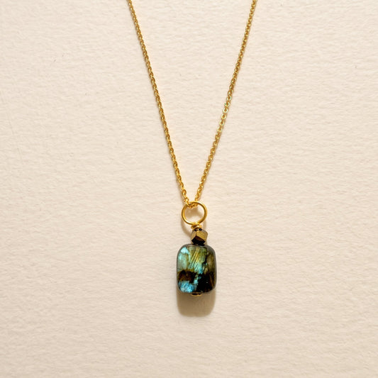 Collier pendentif labradorite rectangle & hématite dorée, chaîne plaquée or — RÉALISE Paris