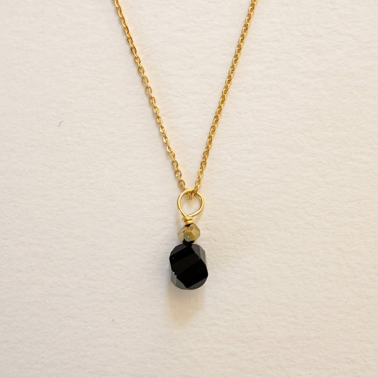 Collier pendentif onyx ronde facettée & hématite dorée, chaîne plaquée or — RÉALISE Paris