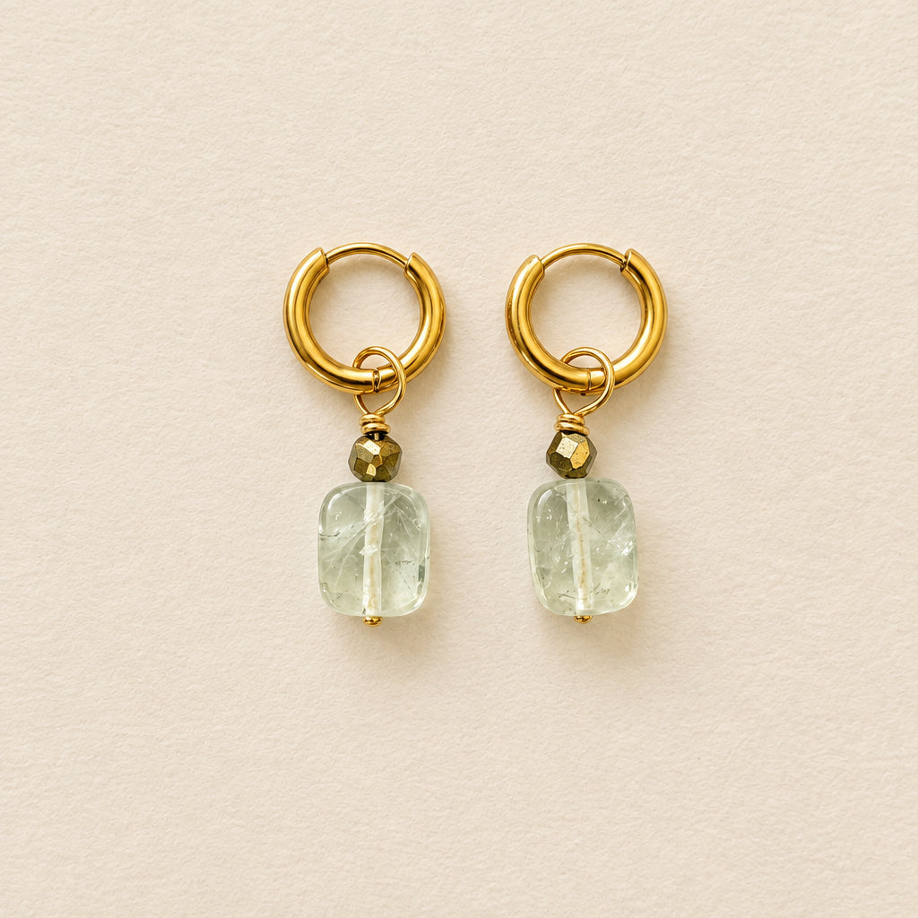 Boucles d'oreilles cristal vert rectangle, anneaux plaqués or — RÉALISE Paris