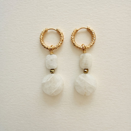 Boucles d'oreilles pierre de lune double ronde plate & rectangle, anneaux ciselés — RÉALISE Paris