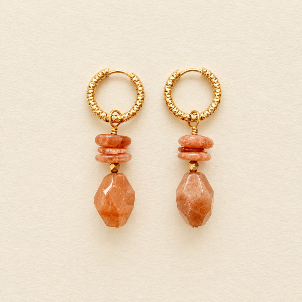 Boucles d'oreilles pierre de soleil empilé, anneaux ciselés — RÉALISE Paris