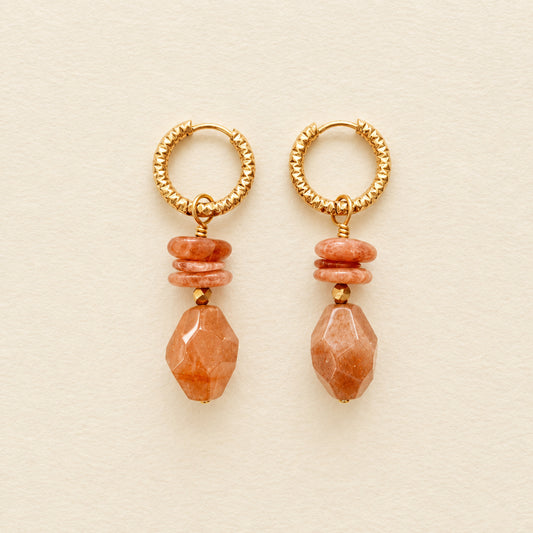Boucles d'oreilles pierre de soleil empilé, anneaux ciselés — RÉALISE Paris