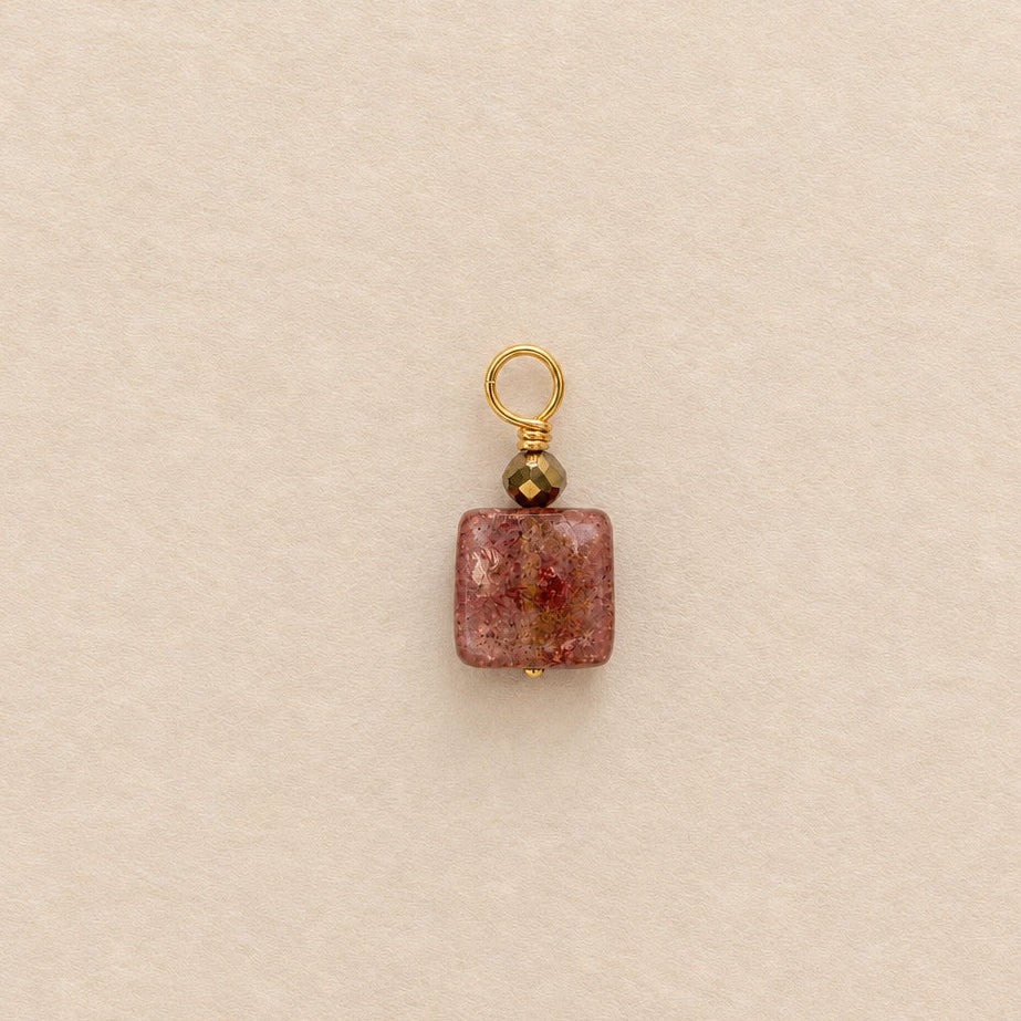 Charm quartz fraise, carré plat facetté — RÉALISE Paris