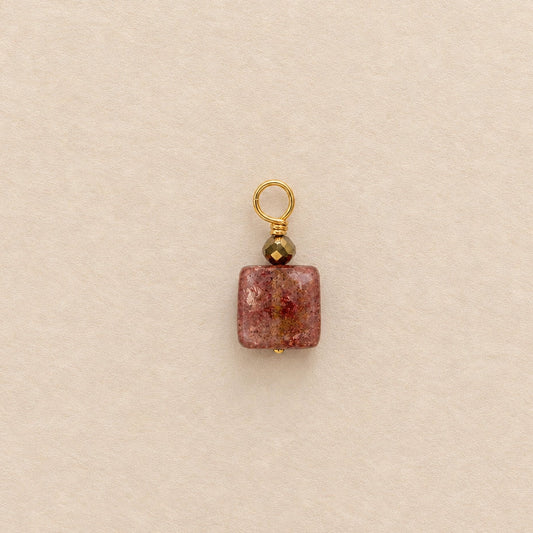 Charm quartz fraise, carré plat facetté — RÉALISE Paris