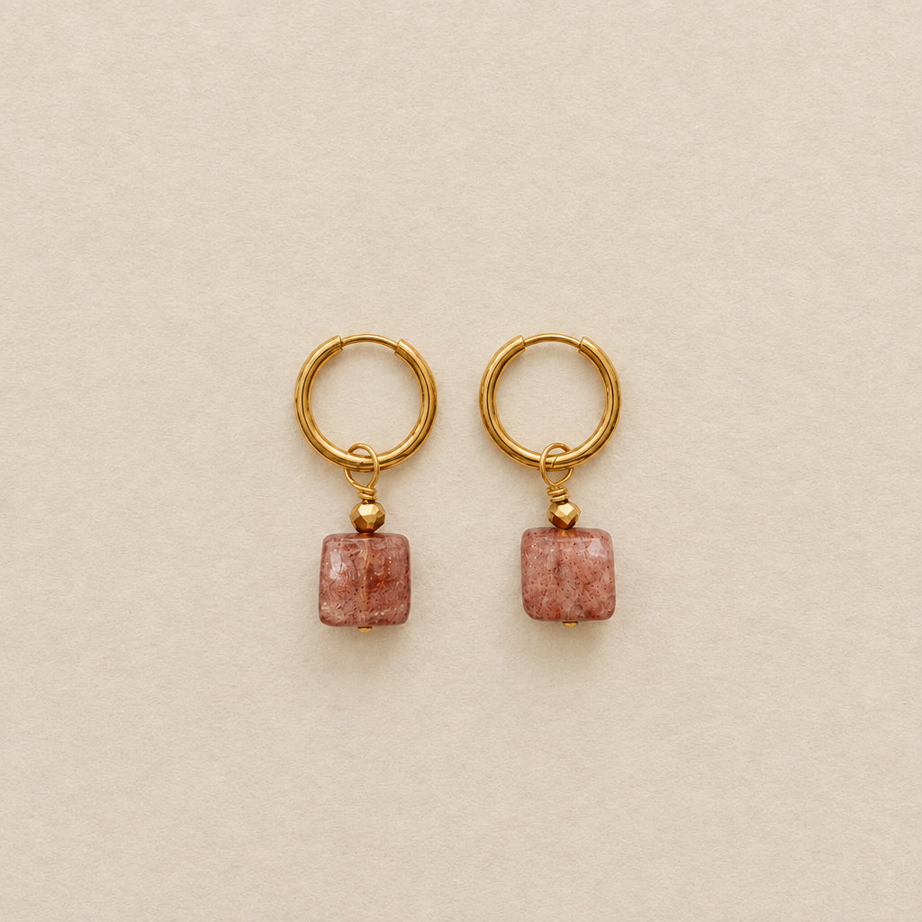 Boucles d'oreilles quartz fraise carré plat, anneaux plaqués or — RÉALISE Paris