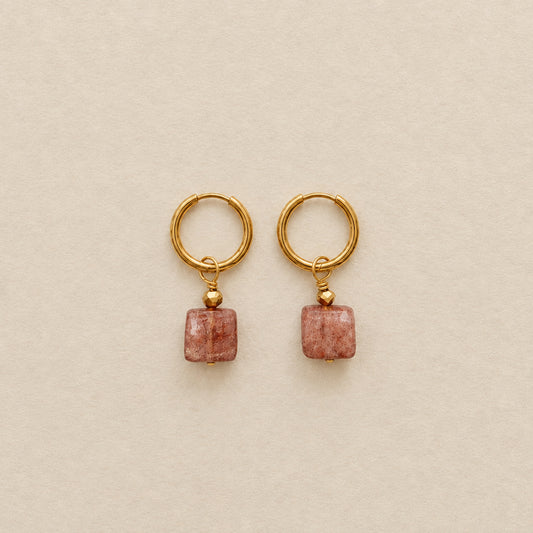 Boucles d'oreilles quartz fraise carré plat, anneaux plaqués or — RÉALISE Paris