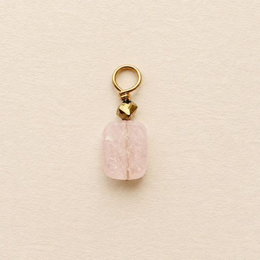 Charm quartz rose, rectangle facetté — RÉALISE Paris