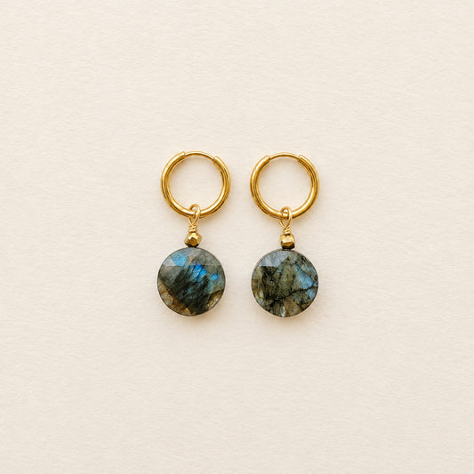 Boucles d'oreilles labradorite grande ronde plate — anneaux plaqués or