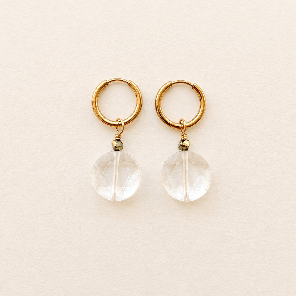 Boucles d'oreilles cristal de roche grande ronde plate — anneaux plaqués or