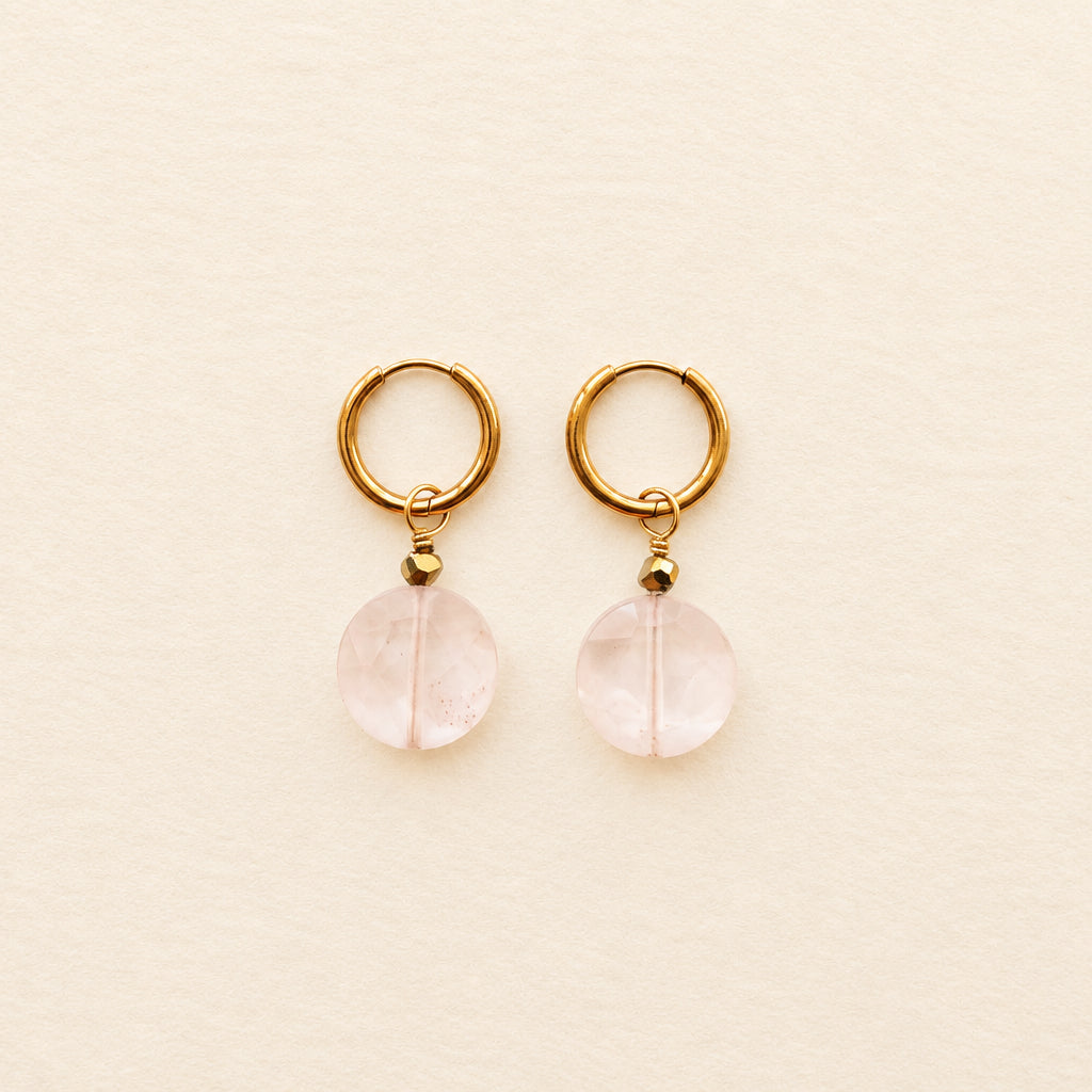 Boucles d'oreilles quartz rose grande ronde plate — anneaux plaqués or
