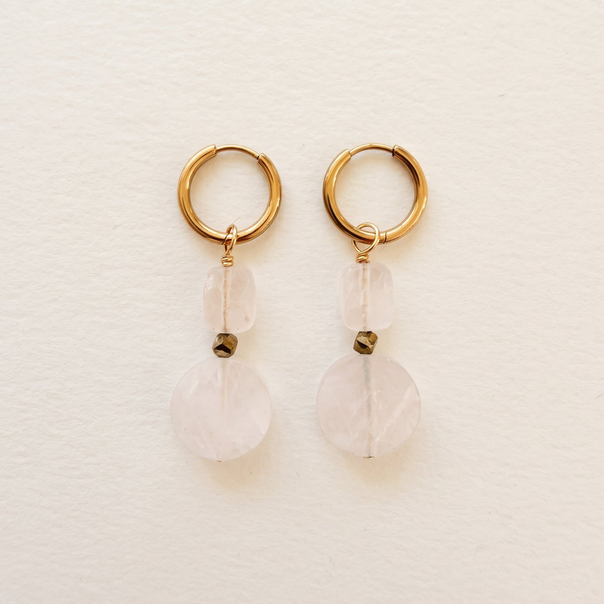 Boucles d'oreilles quartz rose double rondes plates, anneaux plaqués or — RÉALISE Paris