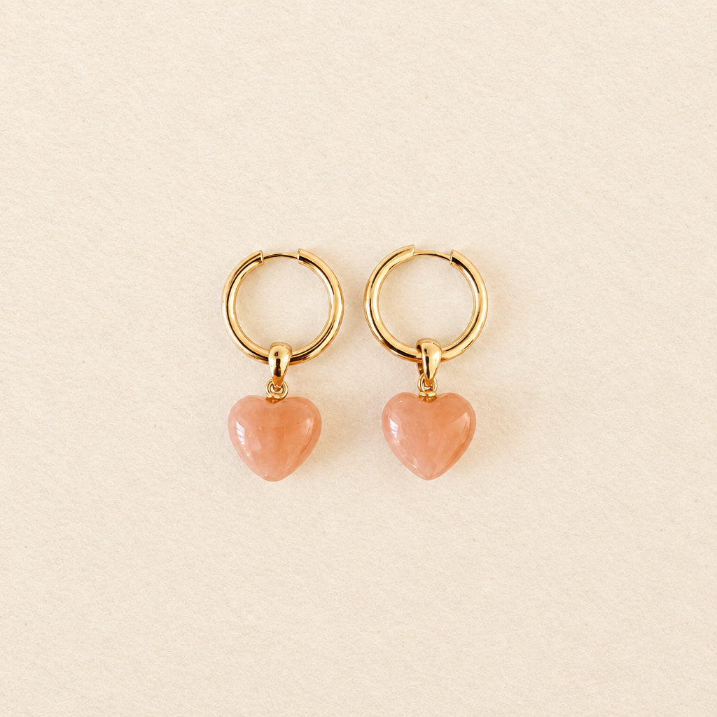 Boucles d'oreilles pierre de soleil cœur bombé, anneaux plaqués or — RÉALISE Paris