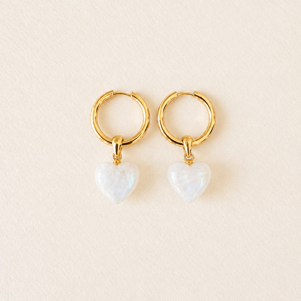 Boucles d'oreilles pierre de lune cœur bombé, anneaux plaqués or — RÉALISE Paris