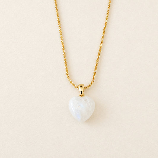 Collier pendentif cœur bombé pierre de lune, chaîne plaquée or — RÉALISE Paris