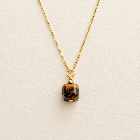 Collier pendentif œil de tigre cube facetté & hématite dorée, chaîne plaquée or — RÉALISE Paris