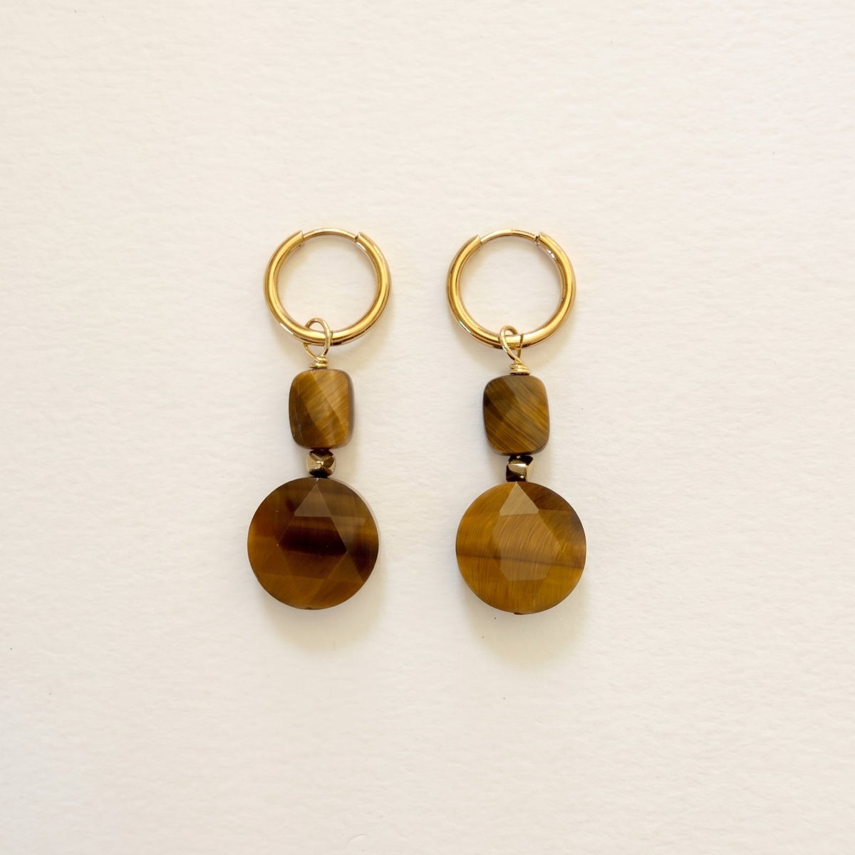 Boucles d'oreilles œil de tigre double ronde plate & rectangle, anneaux plaqués or — RÉALISE Paris