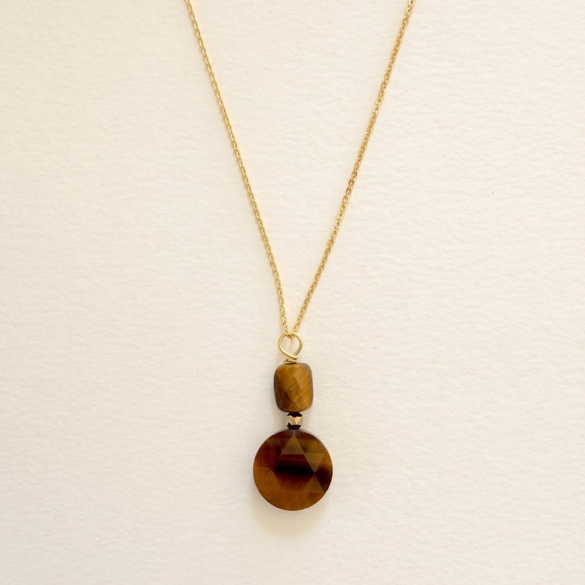 Collier pendentif œil de tigre double ronde plate & rectangle, chaîne plaquée or — RÉALISE Paris