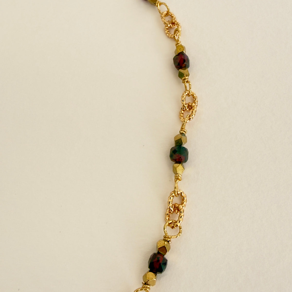 Collier chaîne grenat, perles 4 mm, plaqué or 43 cm — RÉALISE Paris