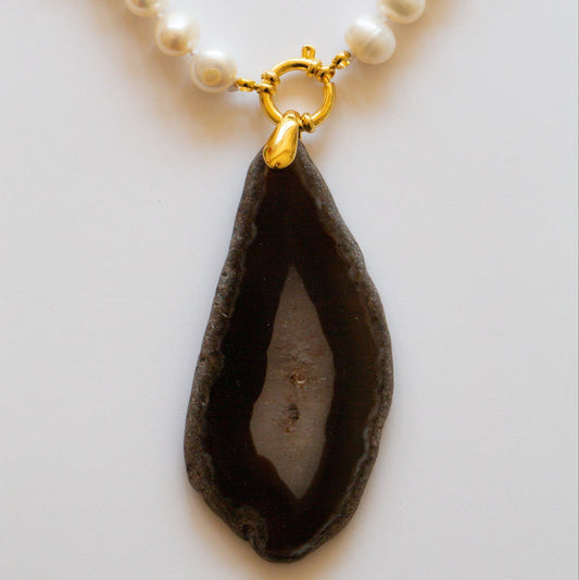 Collier Perles d'eau douce blanche et Agate brune