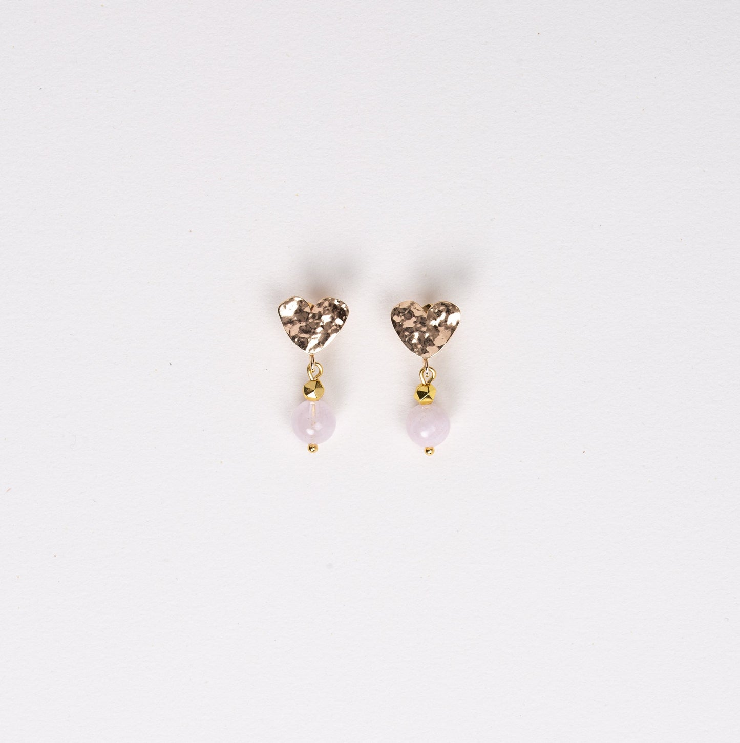 Boucles d'oreilles attache martélée en forme de coeur - Pierre naturelle d'Opale