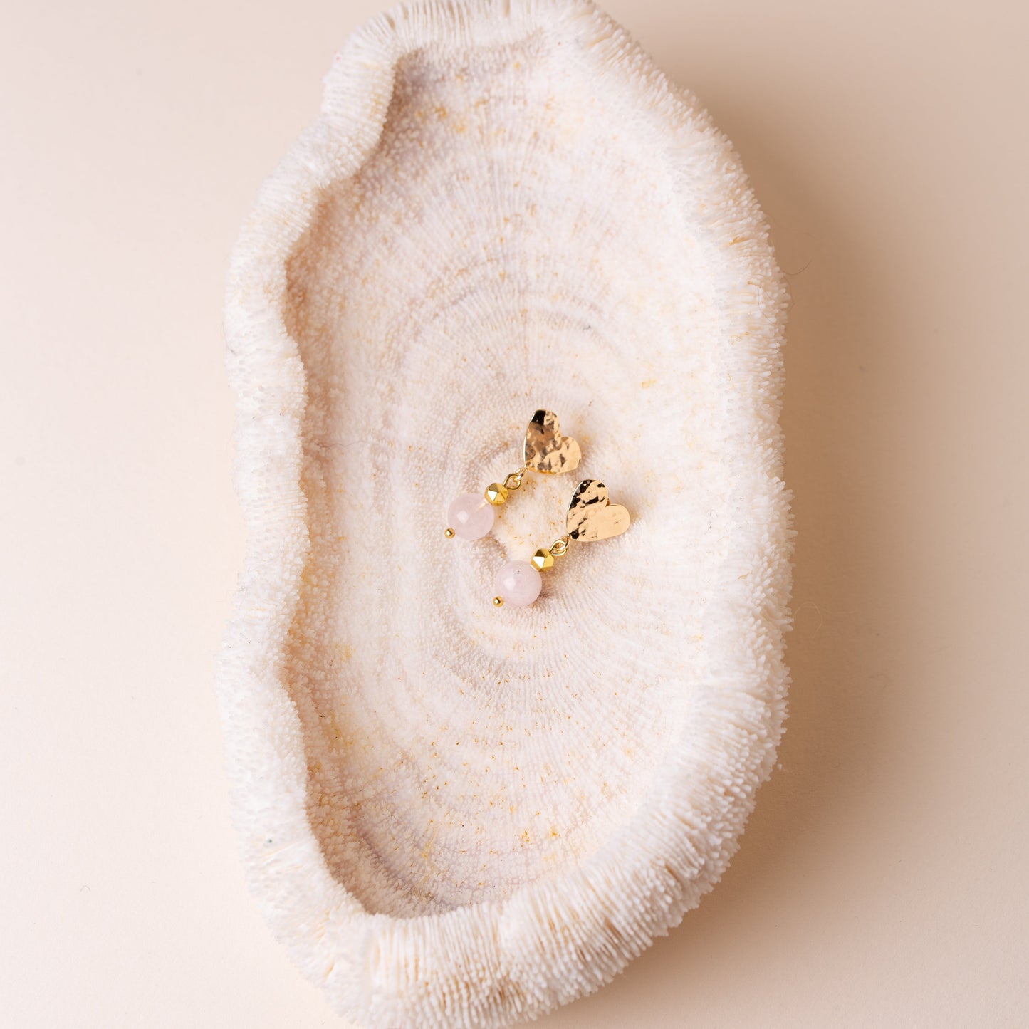 Boucles d'oreilles attache martélée en forme de coeur - Pierre naturelle d'Opale