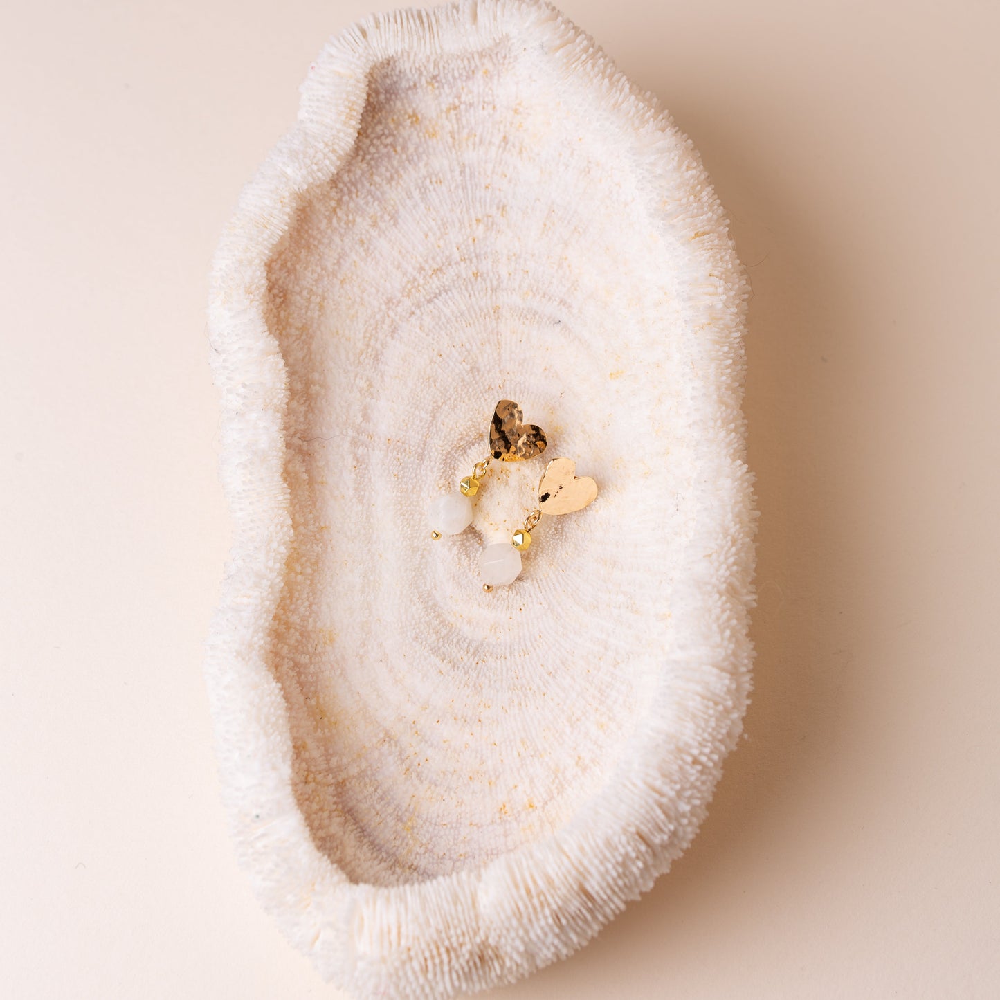 Boucles d'oreilles attache martélée en forme de coeur - Pierre de Lune