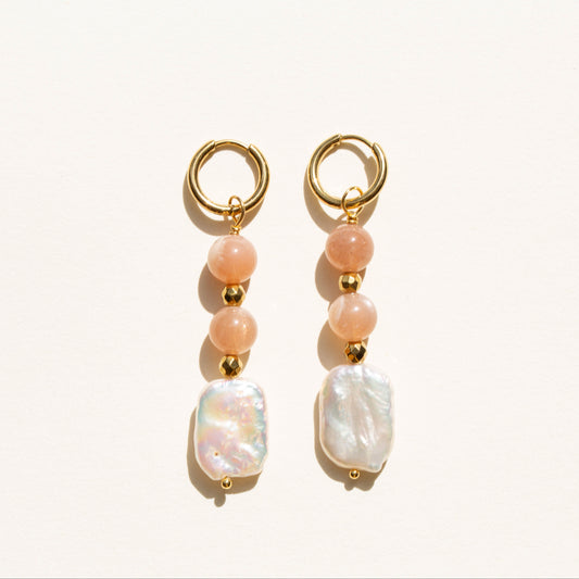 Boucles d'oreilles Perle d'eau douce et Pierre de Soleil
