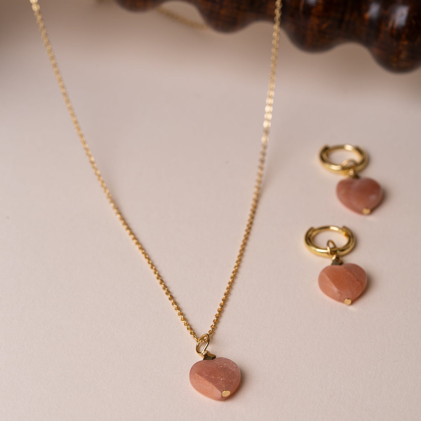 Boucles d'oreilles anneaux - Pierre de Soleil en forme de coeur