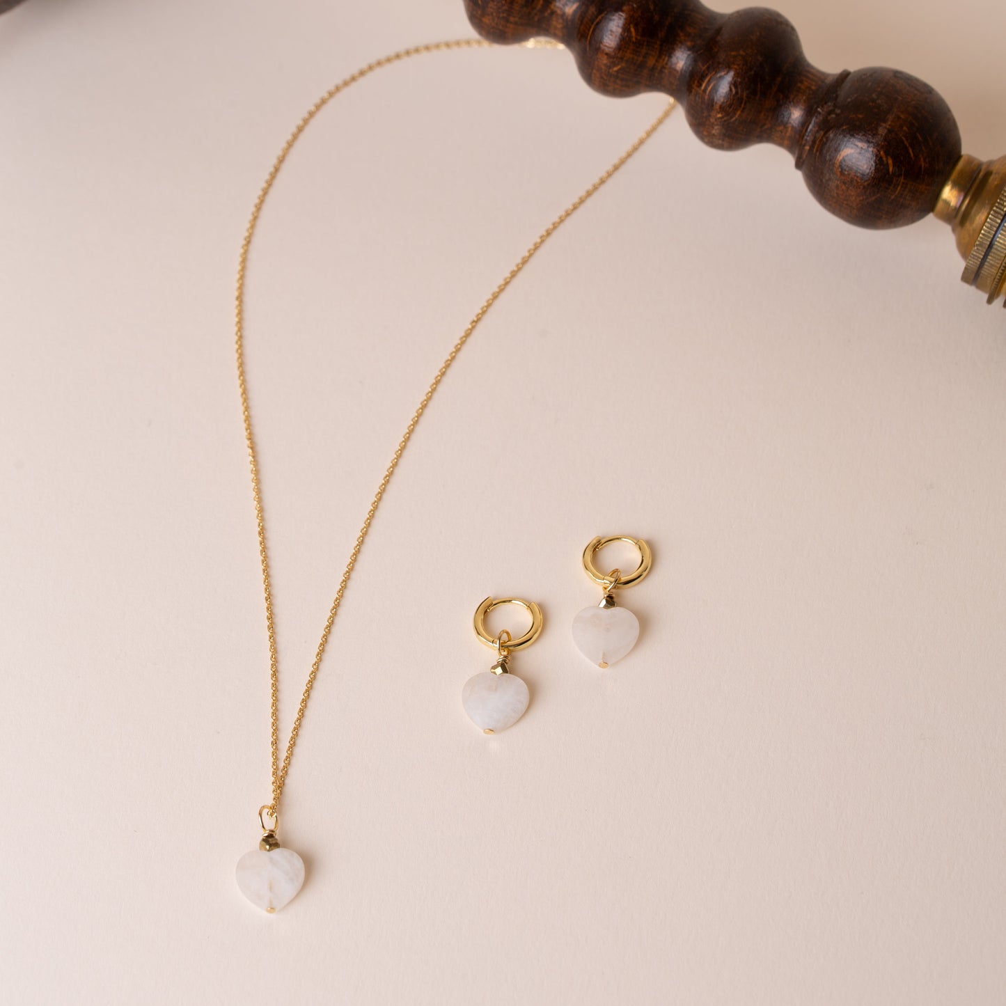 Collier Chaîne plaquée or - Pendentif en forme de coeur Pierre de Lune