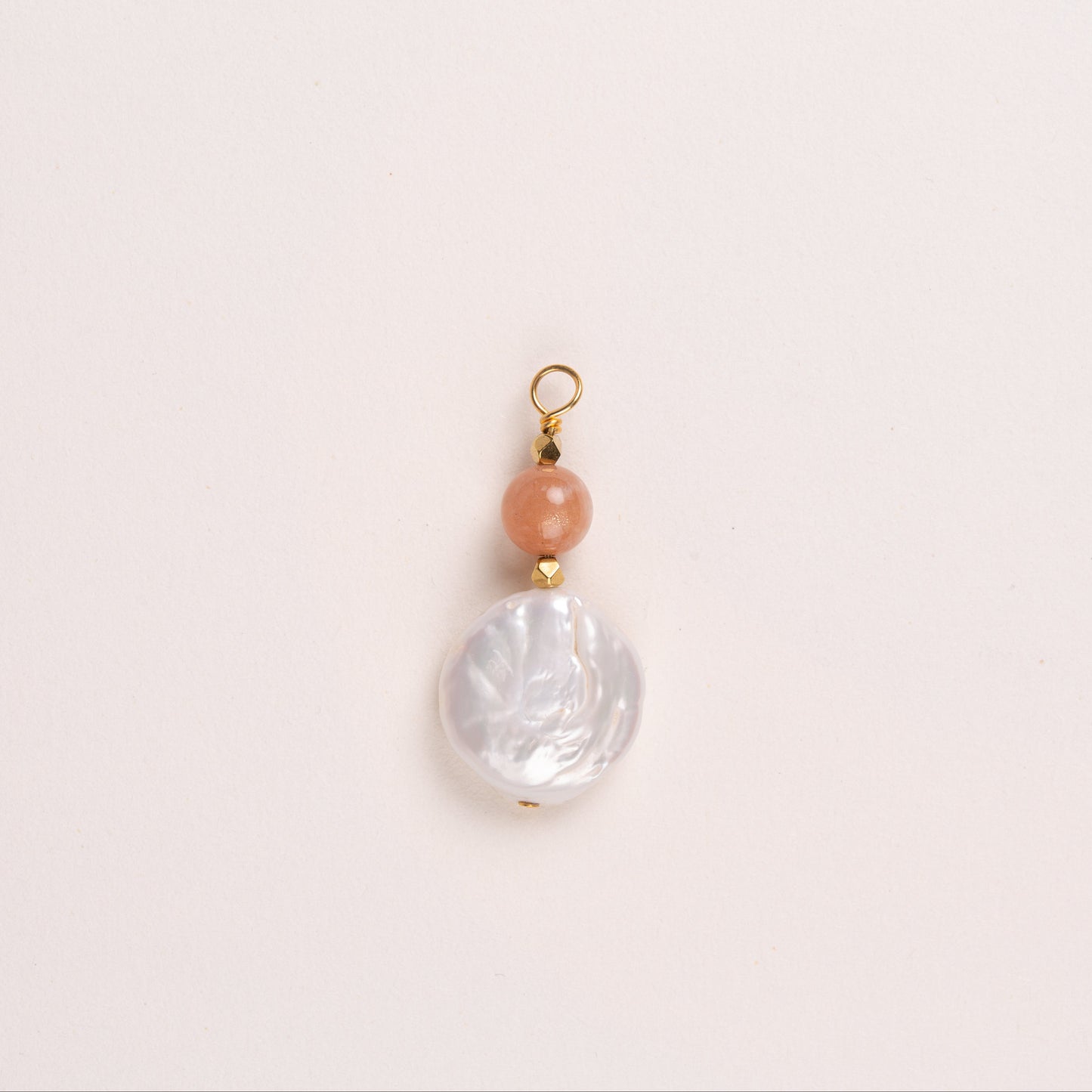 Charms perle de culture ronde et pierre ronde - Pierre de Soleil