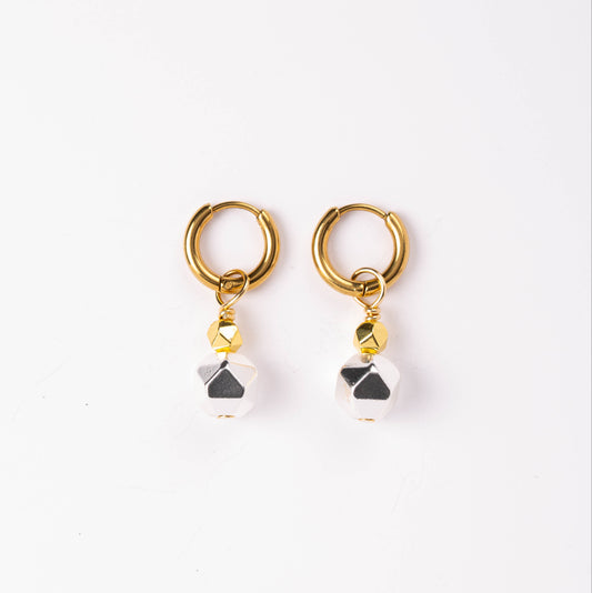 Boucles d'oreilles Anneau plaqué or - Hématite argentée et ciselée