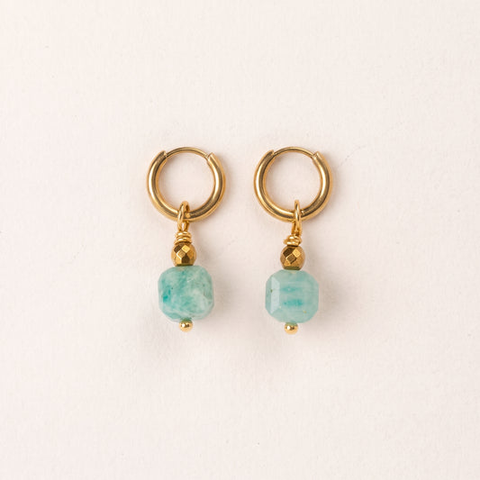 Boucles d'oreilles amazonite cube ciselée — anneaux plaqués or