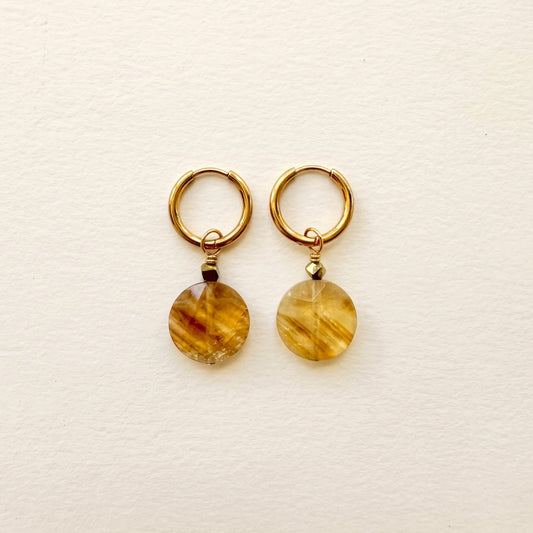 Boucles d'oreilles citrine petite ronde plate — anneaux plaqués or
