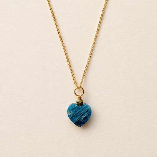Collier pendentif cœur plat apatite — chaîne plaquée or