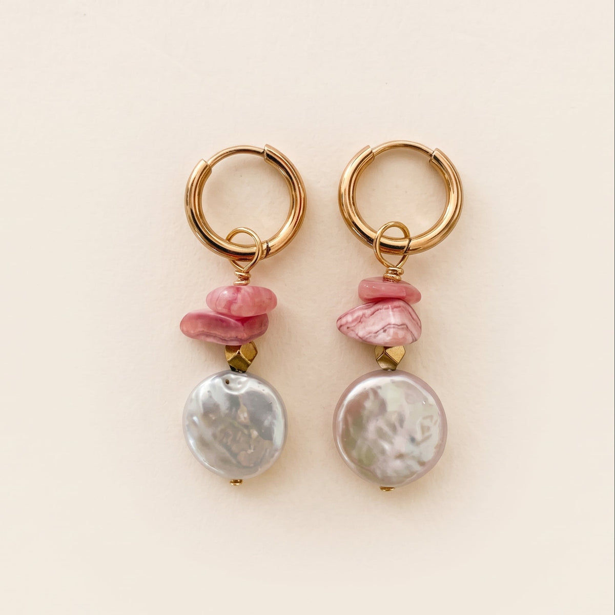 Pendientes de rodonita y perla de agua dulce — aros