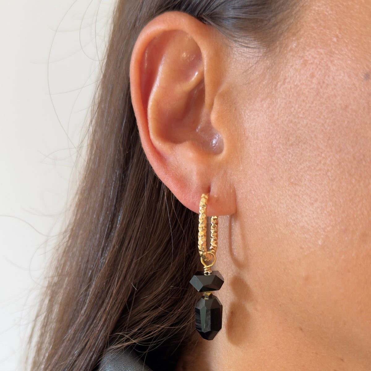 Boucles d'oreilles onyx rectangle & nugget — anneaux ciselés ovales