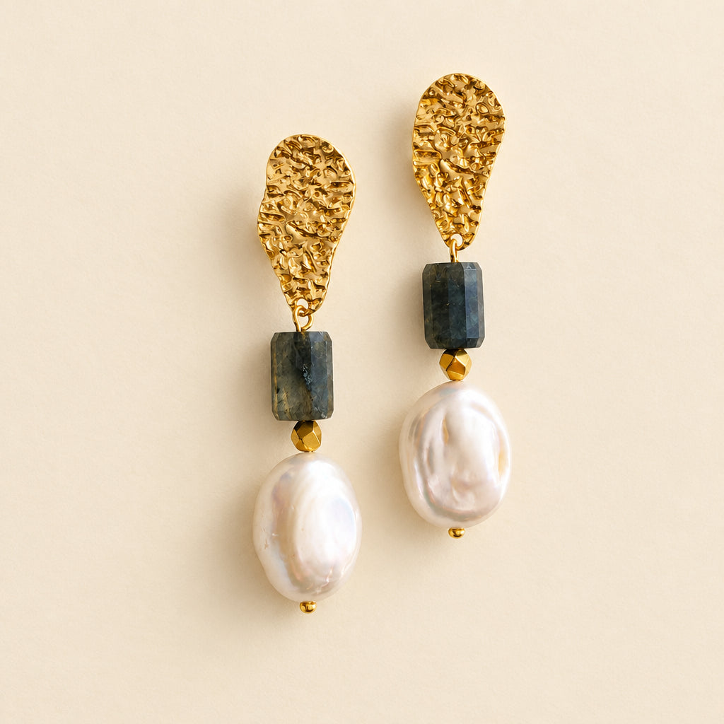 Boucles d'oreilles labradorite & perle keshi — attache martelée