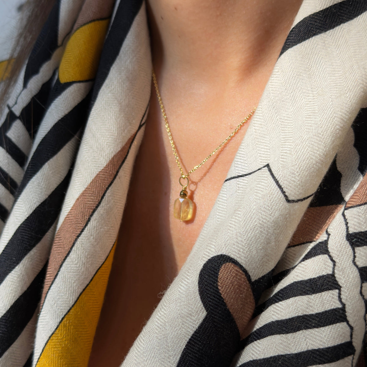 Collier pendentif citrine rectangle & hématite dorée — chaîne plaquée or