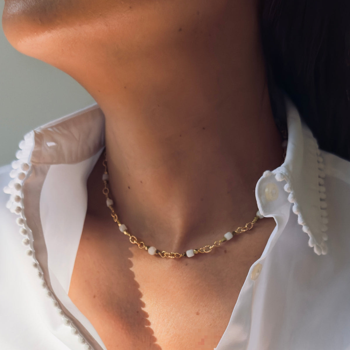 Collar de cadena con piedra lunar — perlas de 4 mm, chapado en oro, 43 cm