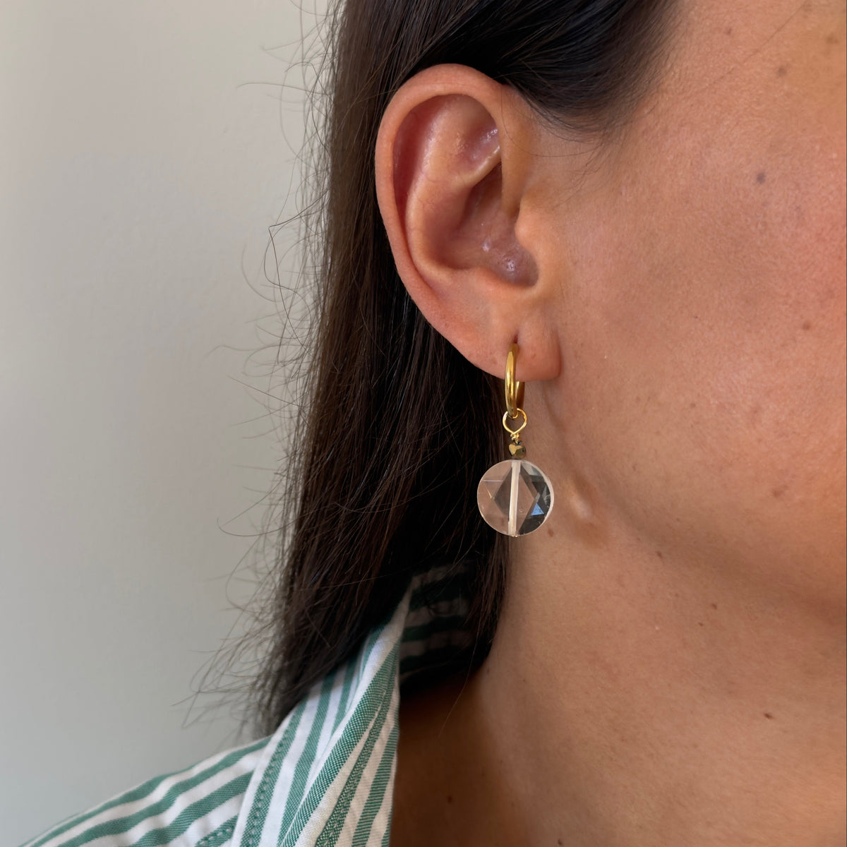 Boucles d'oreilles cristal de roche grande ronde plate — anneaux plaqués or