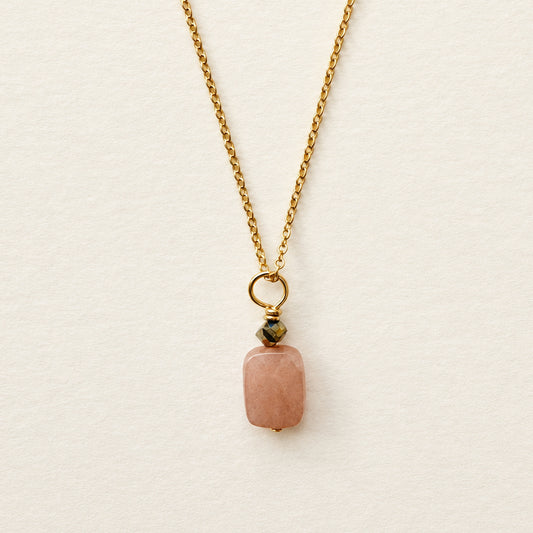 Collier pendentif pierre de soleil rectangle & hématite dorée — chaîne plaquée or