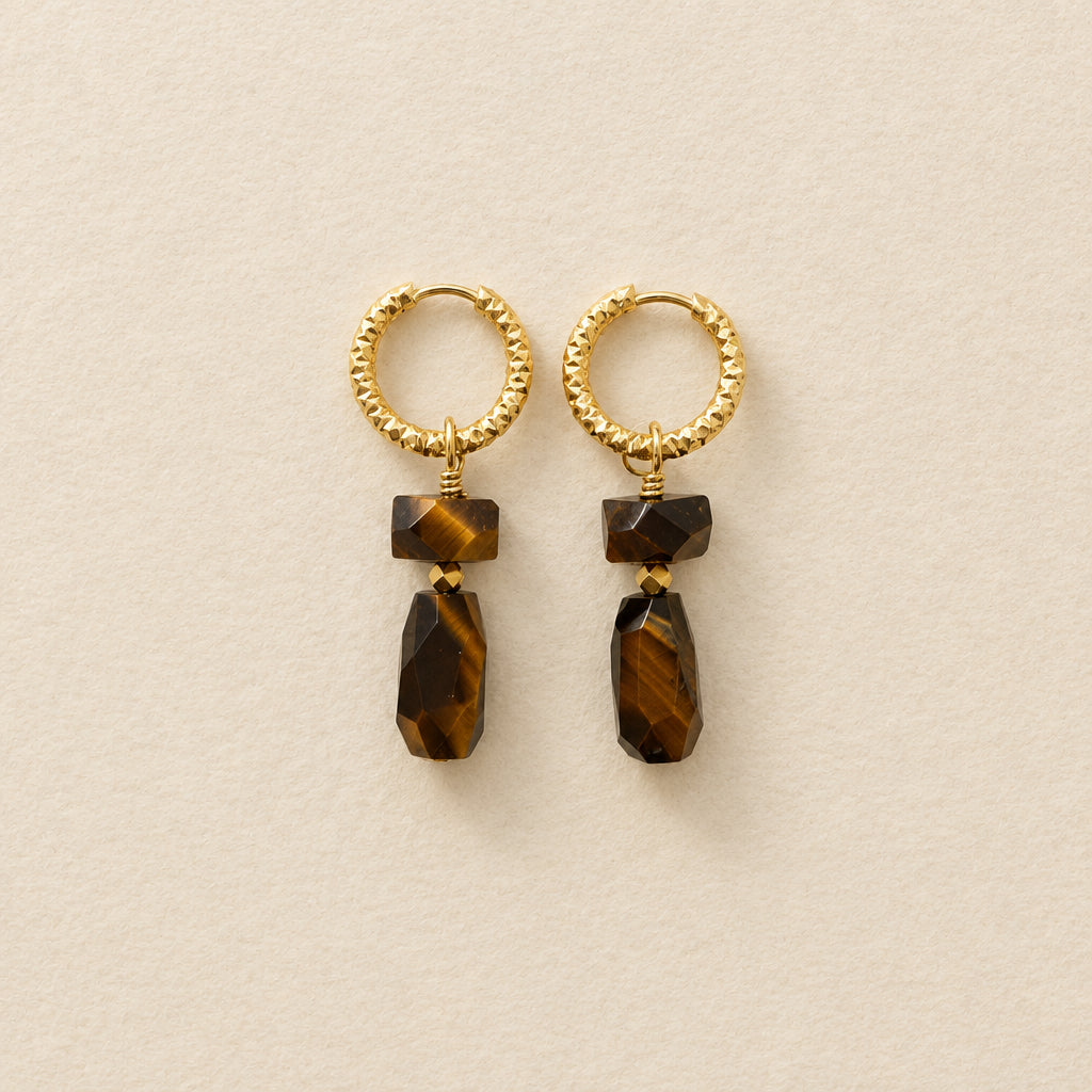 Boucles d'oreilles œil de tigre rectangle & nugget — anneaux ciselés ronds