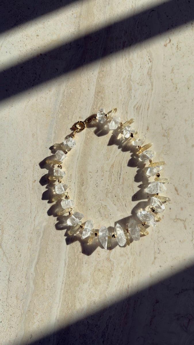 Raw rock crystal bracelet with gold-plated clasp